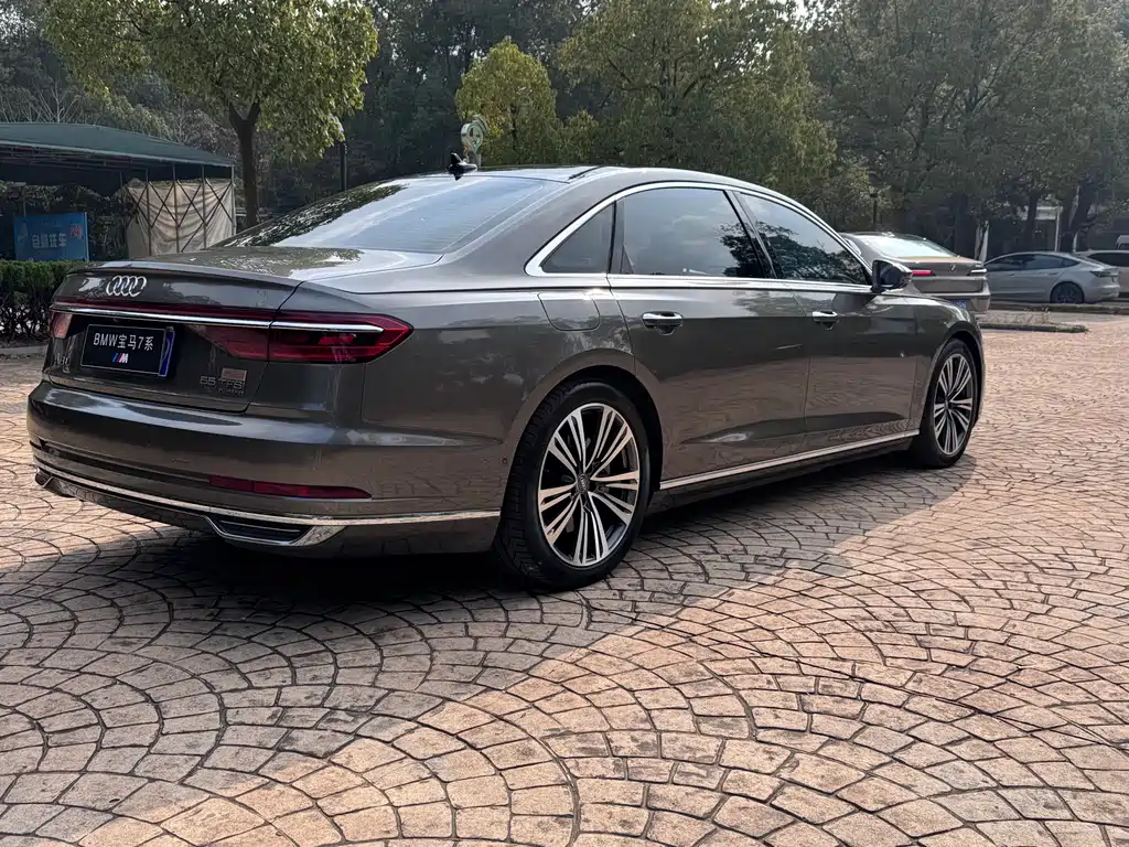 AUDI A8