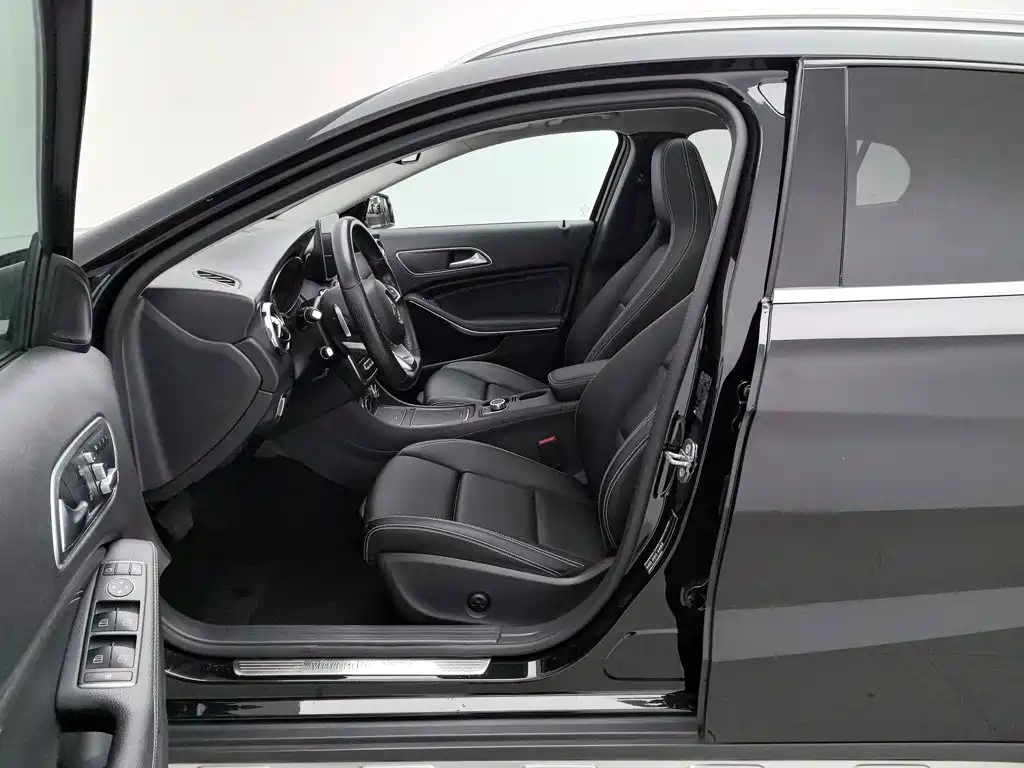 Mercedes-Benz GLA — миниатюра 10