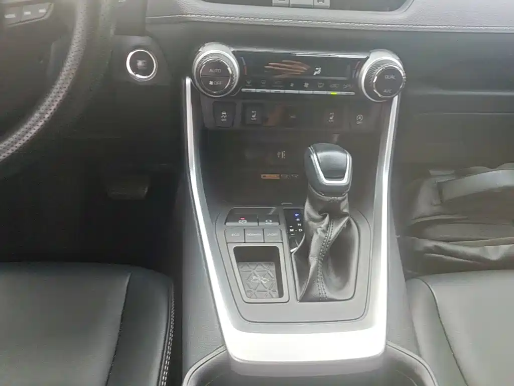 Toyota RAV4 — миниатюра 14