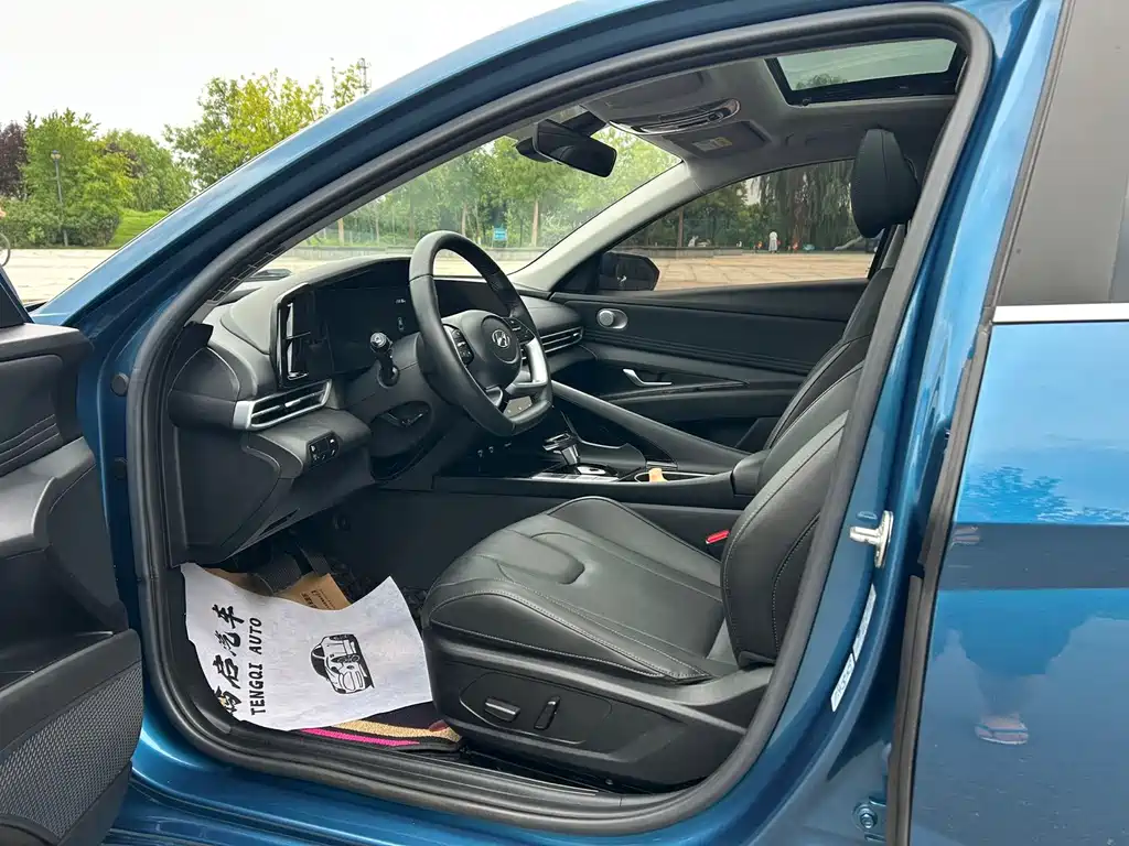 Hyundai Elantra — миниатюра 8