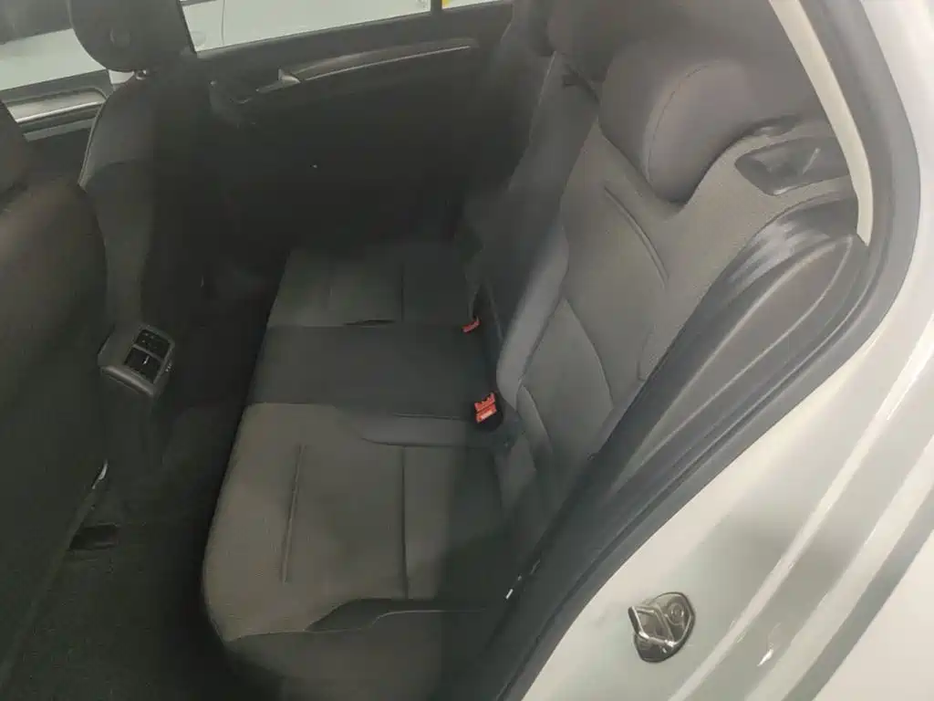 Volkswagen Golf — миниатюра 17