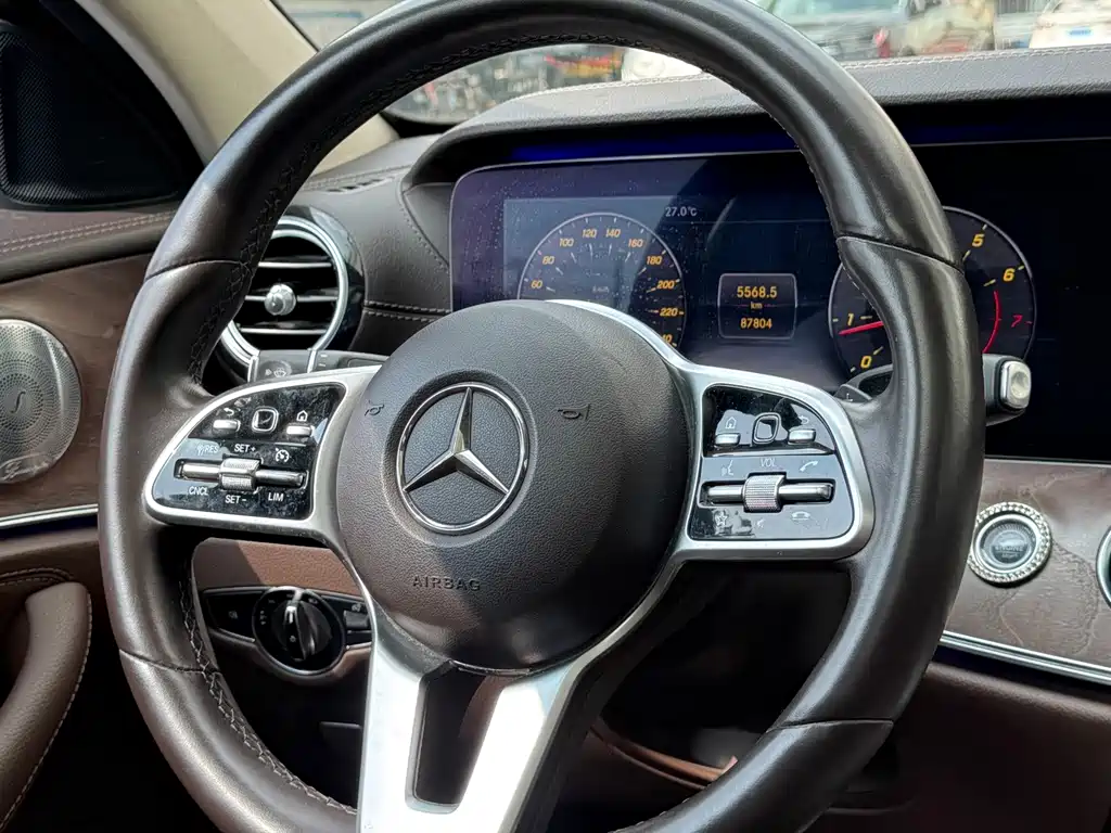 Mercedes-Benz E-Class — миниатюра 11