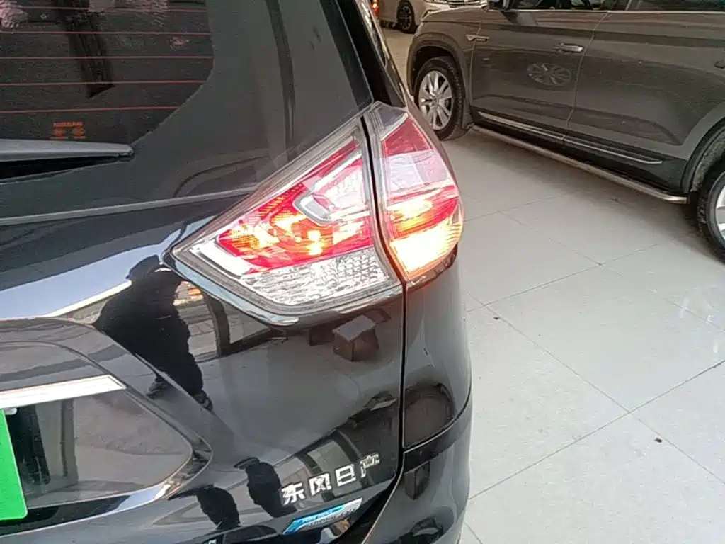 Nissan X-Trail — миниатюра 8