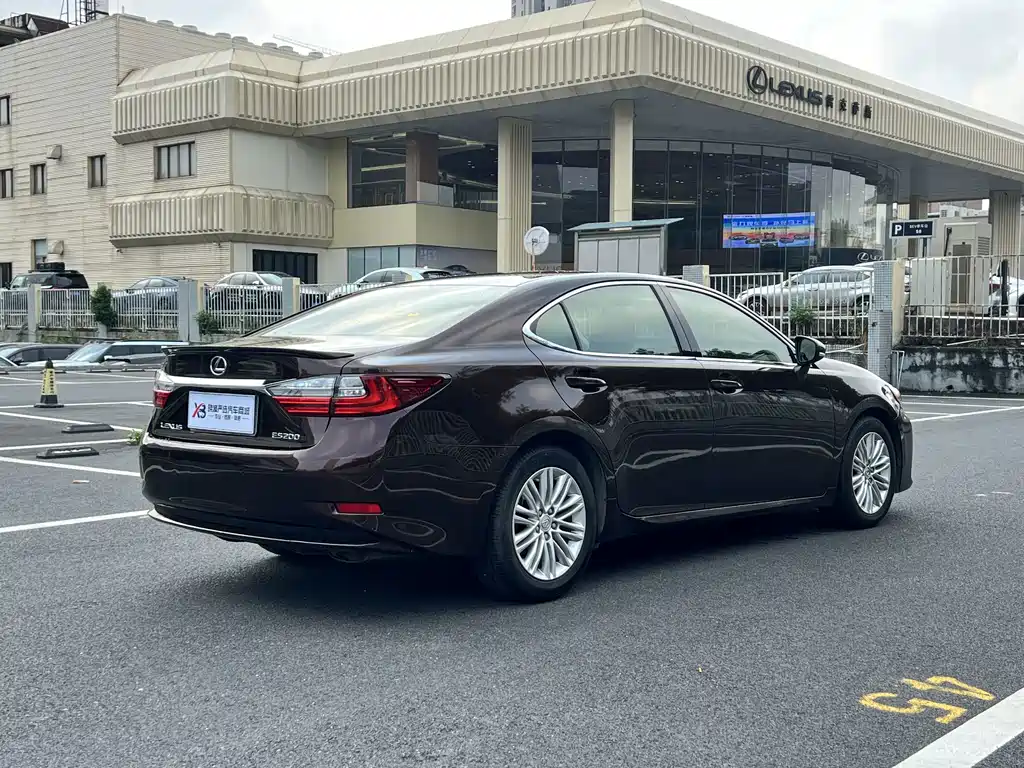 Lexus ES — миниатюра 6