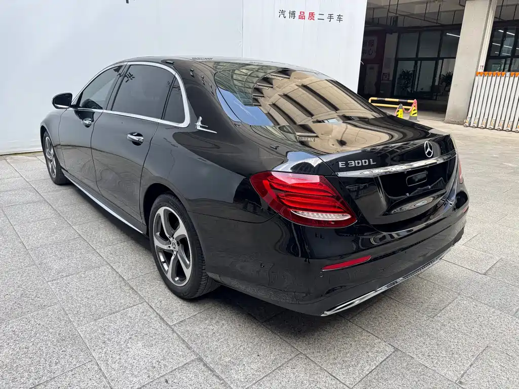 Mercedes-Benz E-Class — миниатюра 15