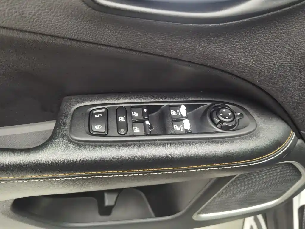 Jeep Compass — миниатюра 9