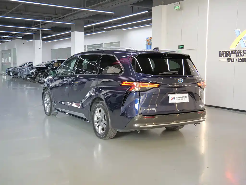 Toyota Sienna — миниатюра 4