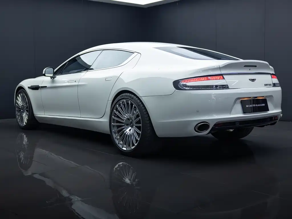 Aston Martin Rapide — миниатюра 7