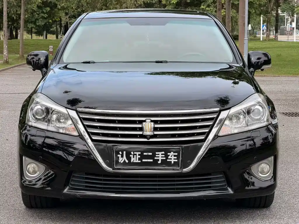 Toyota Crown — миниатюра 2