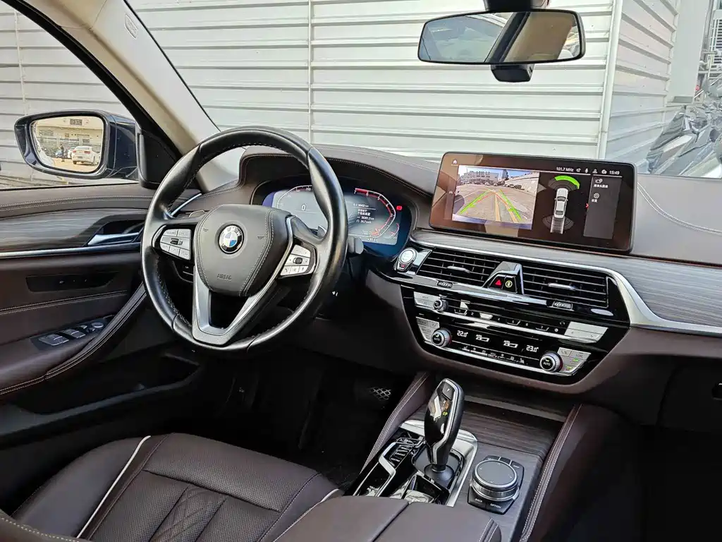 BMW 5 Series — миниатюра 9