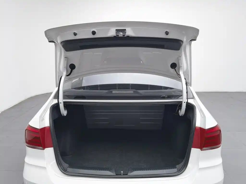 Volkswagen Santana — миниатюра 16
