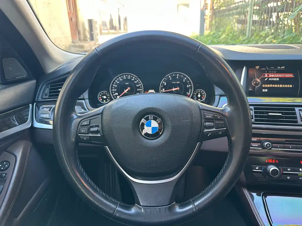 BMW 5 Series — миниатюра 12