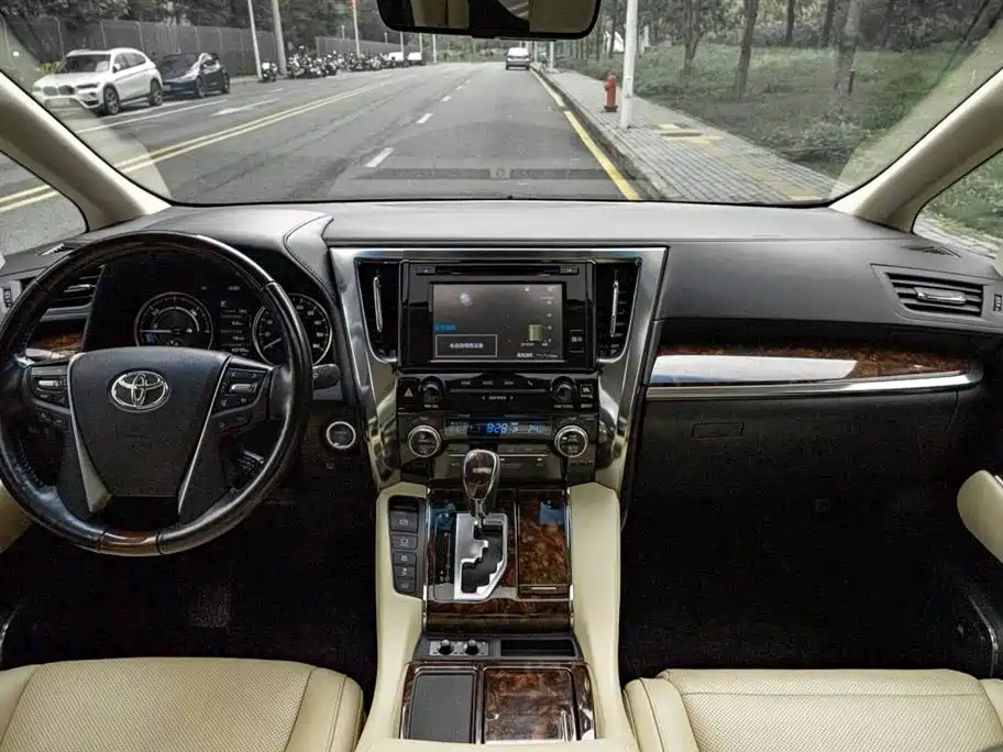 Toyota Alphard 2019 2.5L Luxury