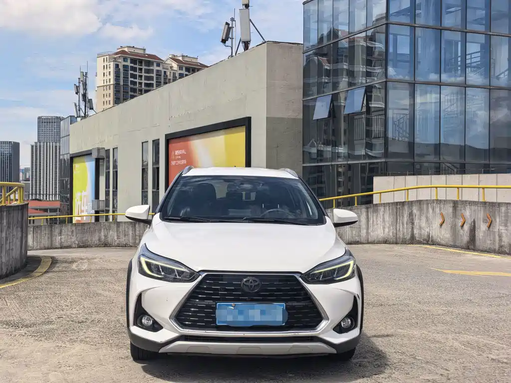 Toyota Yaris L — миниатюра 2