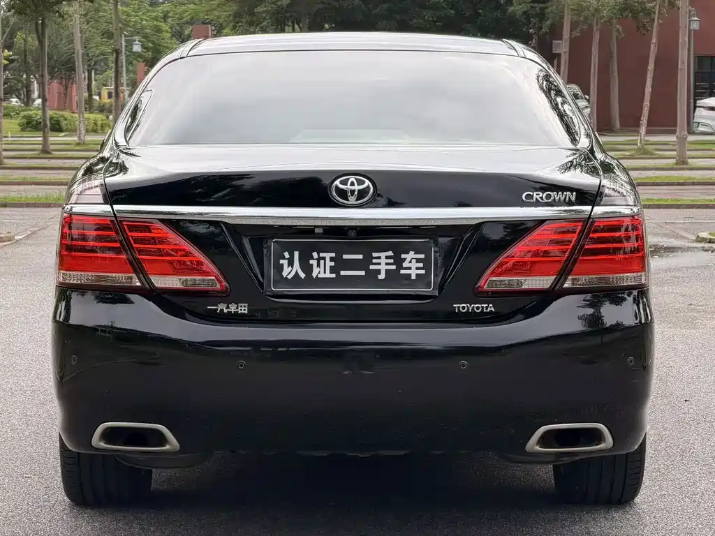 Toyota Crown — миниатюра 4