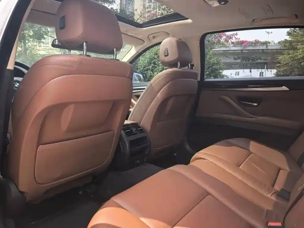 BMW 5 Series — миниатюра 8