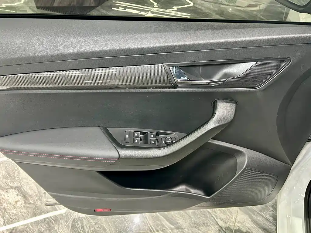 Skoda Karoq TSI280 Premium Edition, фото 21