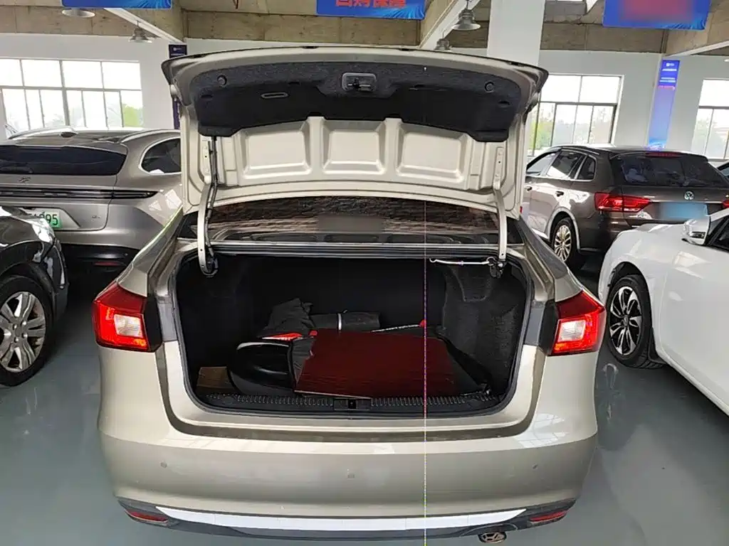 Roewe 360 — миниатюра 19