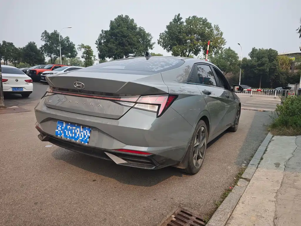 Hyundai Elantra — миниатюра 3