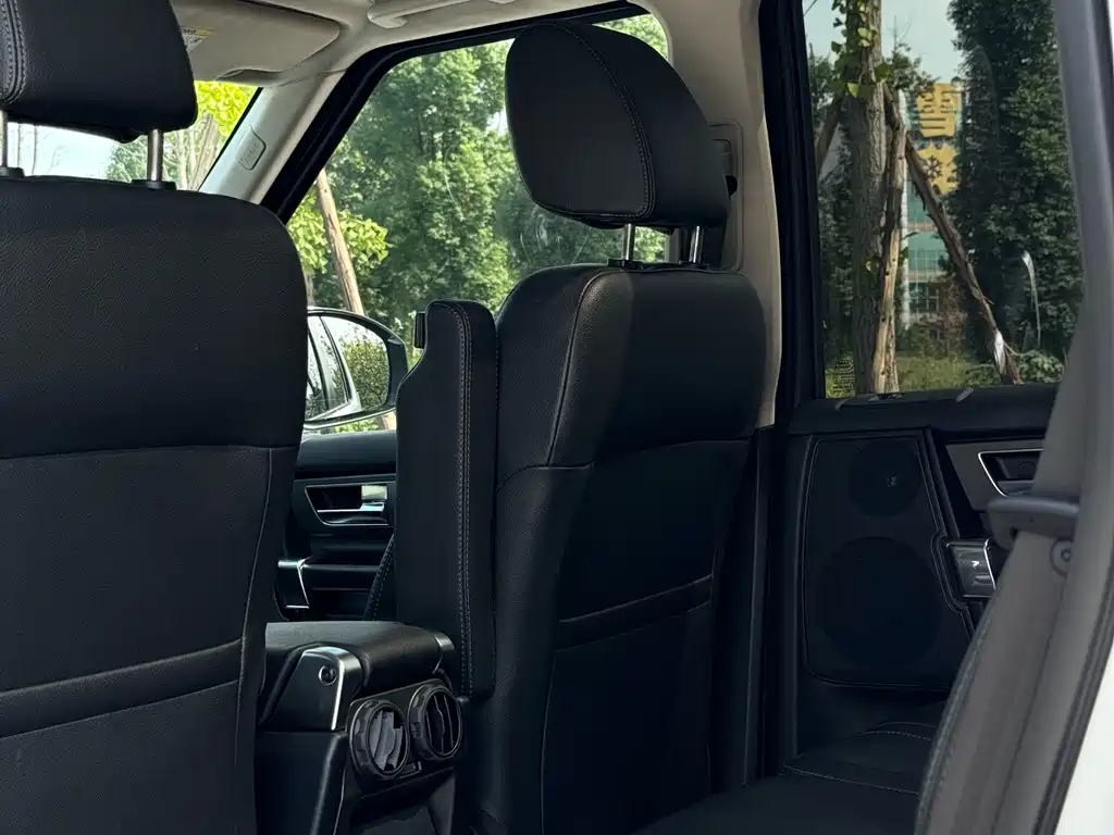 Land Rover Discovery — миниатюра 6