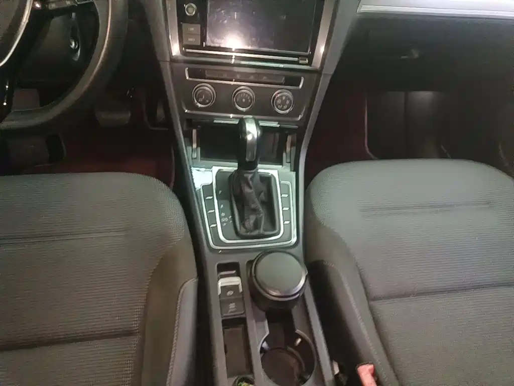 Volkswagen Golf — миниатюра 14