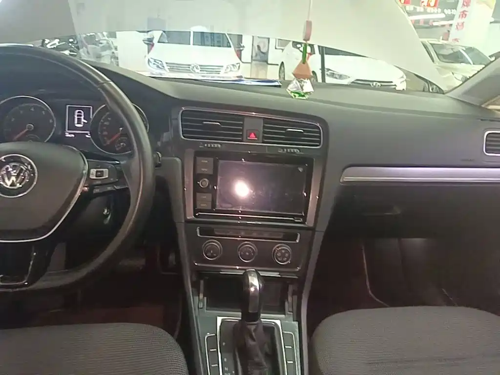 Volkswagen Golf — миниатюра 13