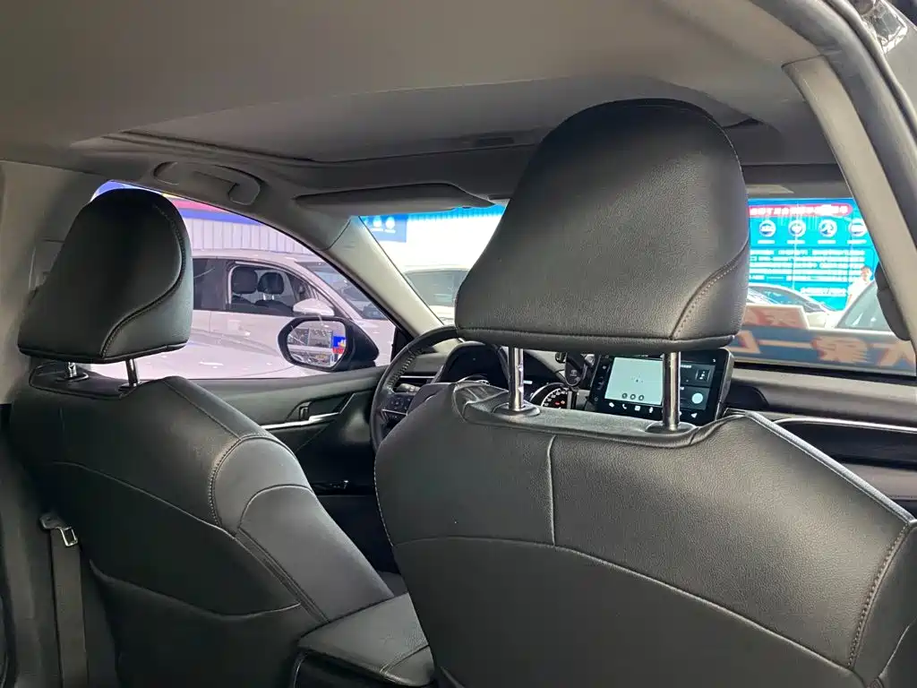 Toyota Camry — миниатюра 11