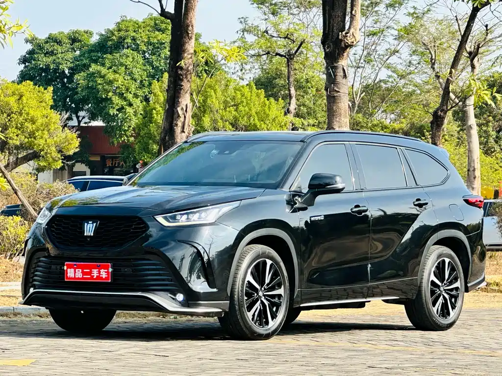 Toyota Crown Kluger 2023