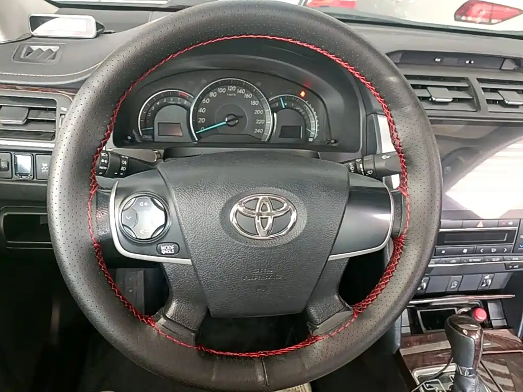 Toyota Camry — миниатюра 11