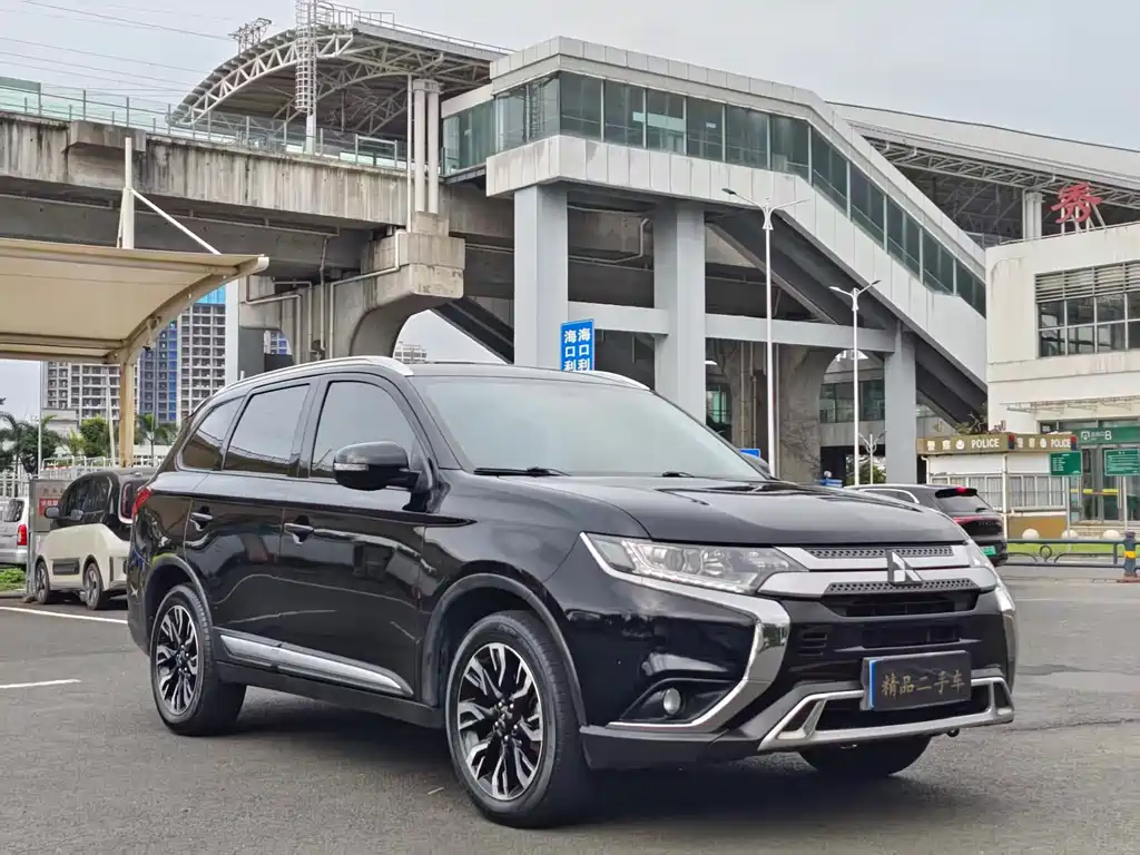 MITSUBISHI OUTLANDER