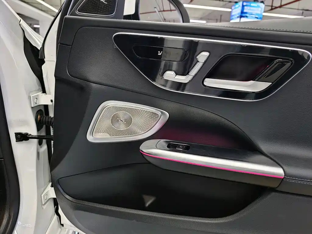 Mercedes-Benz C-Class — миниатюра 12