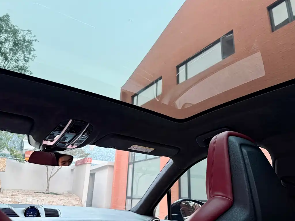 Porsche Cayenne — миниатюра 10
