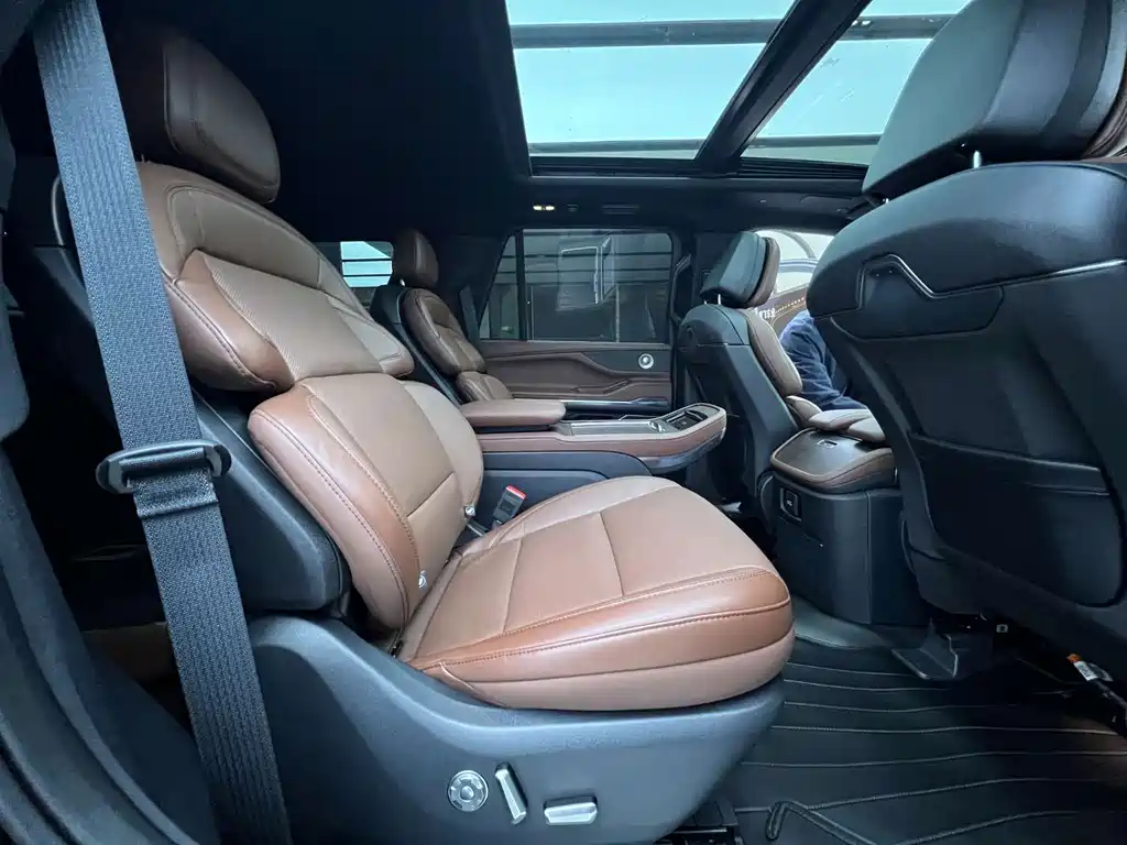 Lincoln Navigator — миниатюра 10