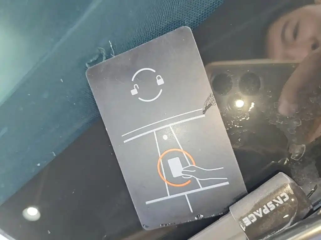 Tesla Model Y — миниатюра 9