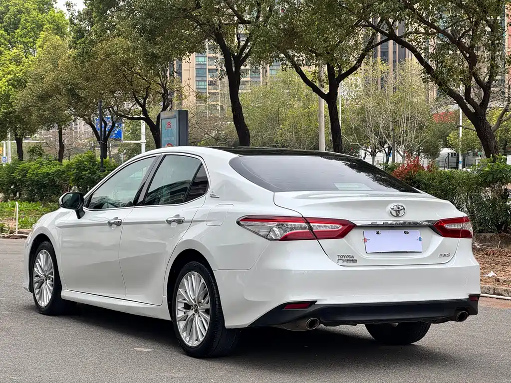 TOYOTA CAMRY