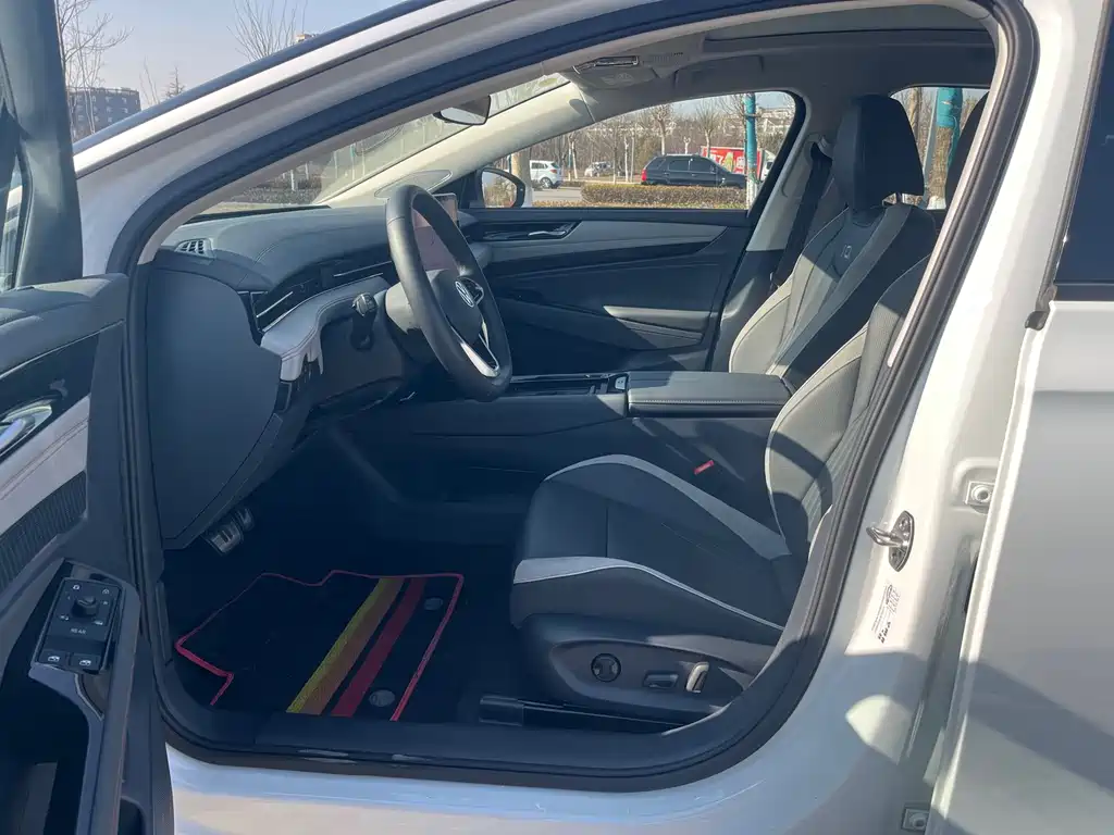 VOLKSWAGEN ID.7 VIZZION