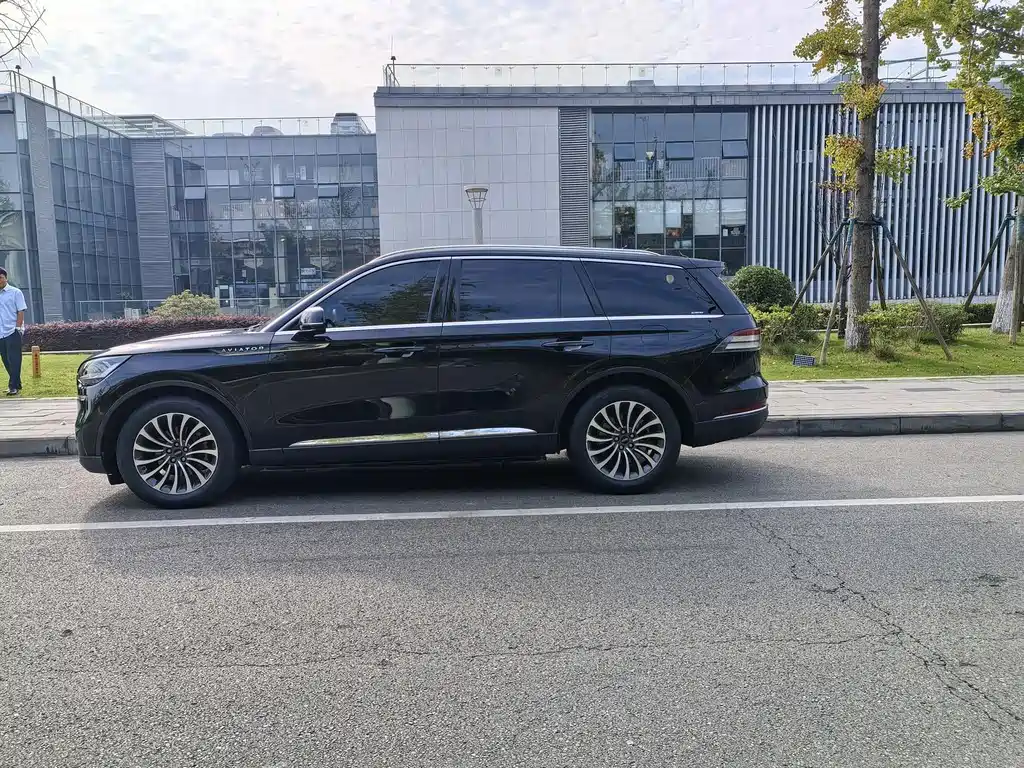 Lincoln Aviator — миниатюра 12