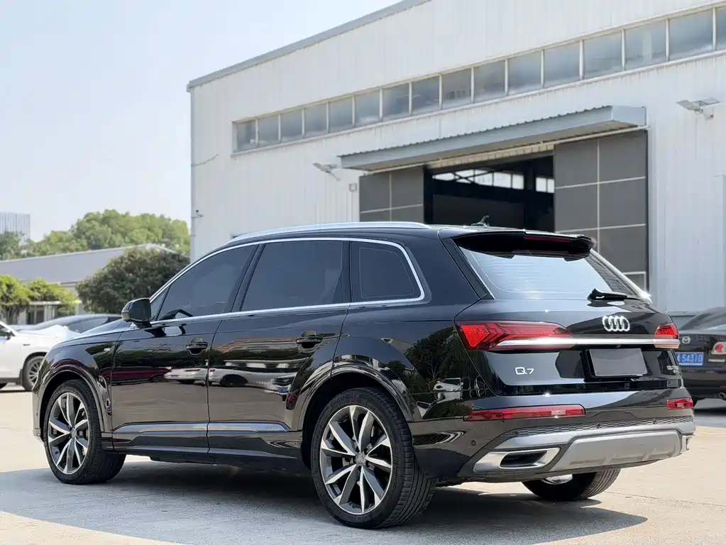 Audi Q7 — миниатюра 9