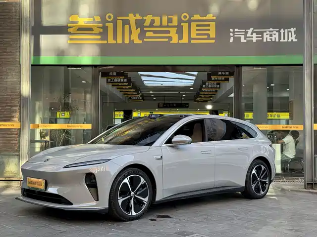 2025 Nio ET5