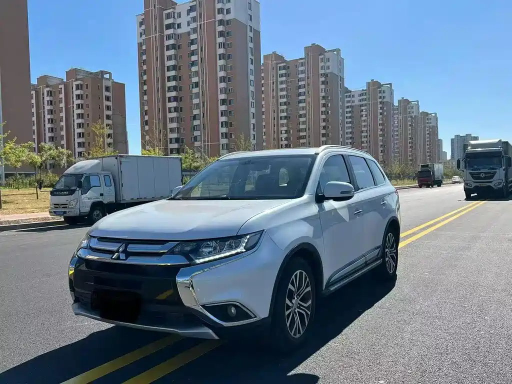 Mitsubishi Outlander — миниатюра 3