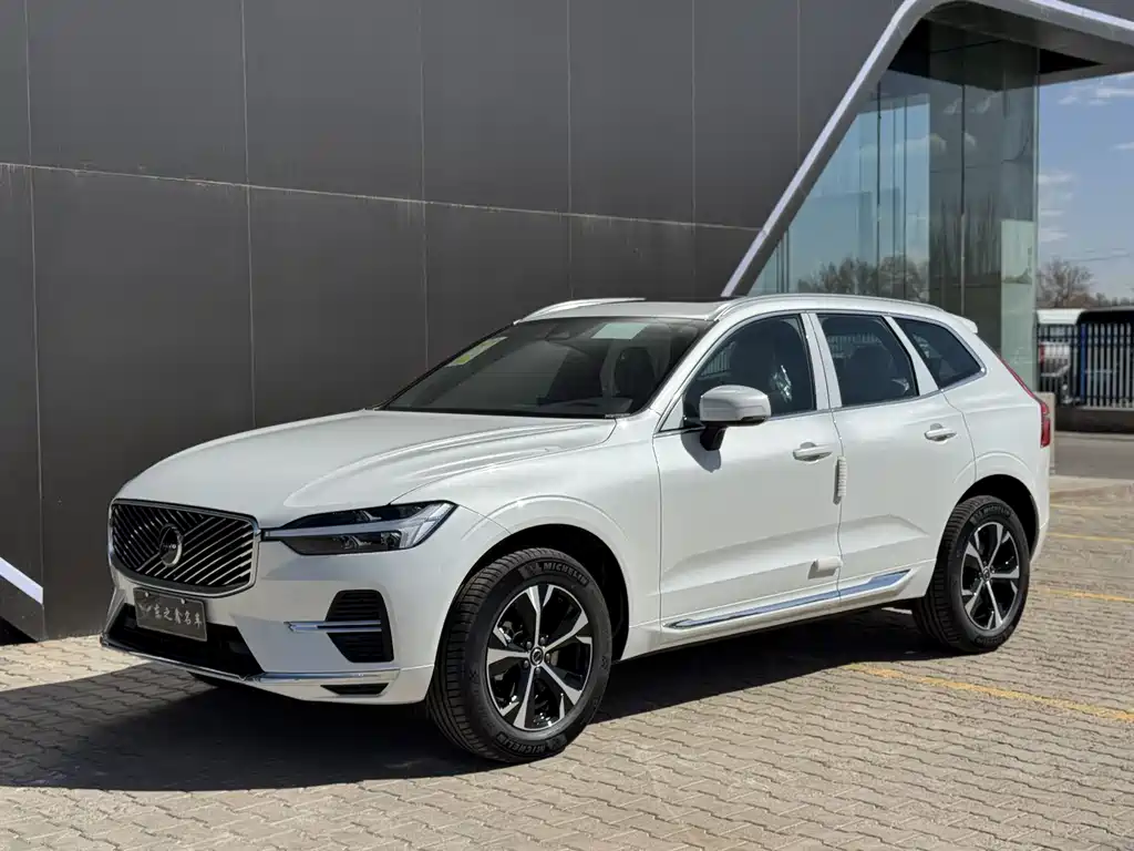 Volvo XC60 2026 B5 Luxury