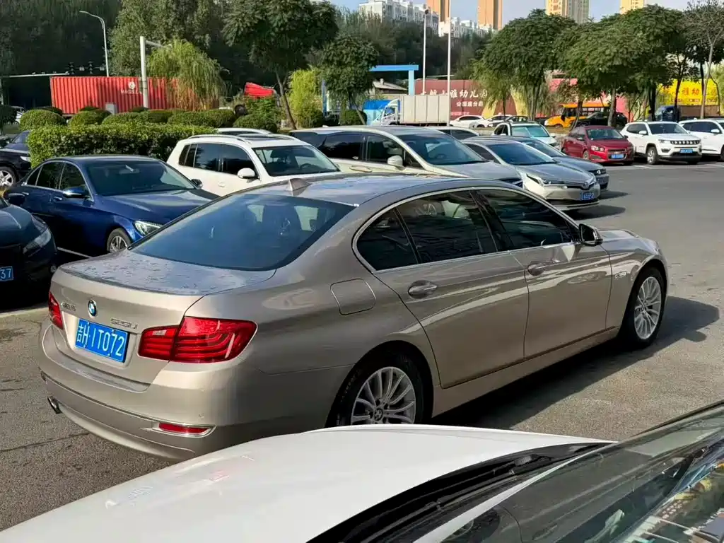 BMW 5 Series — миниатюра 8