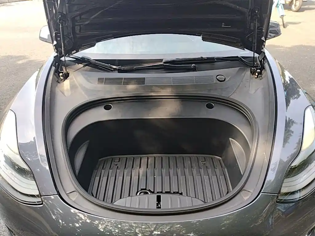 Tesla Model 3 — миниатюра 20
