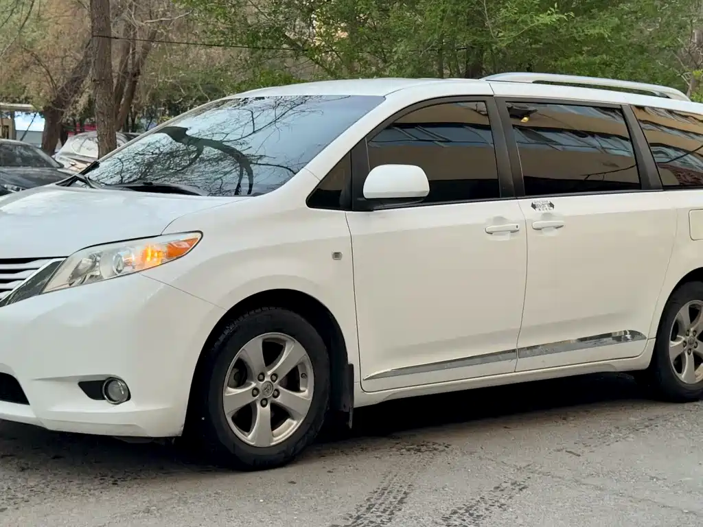 Toyota Sienna 2015