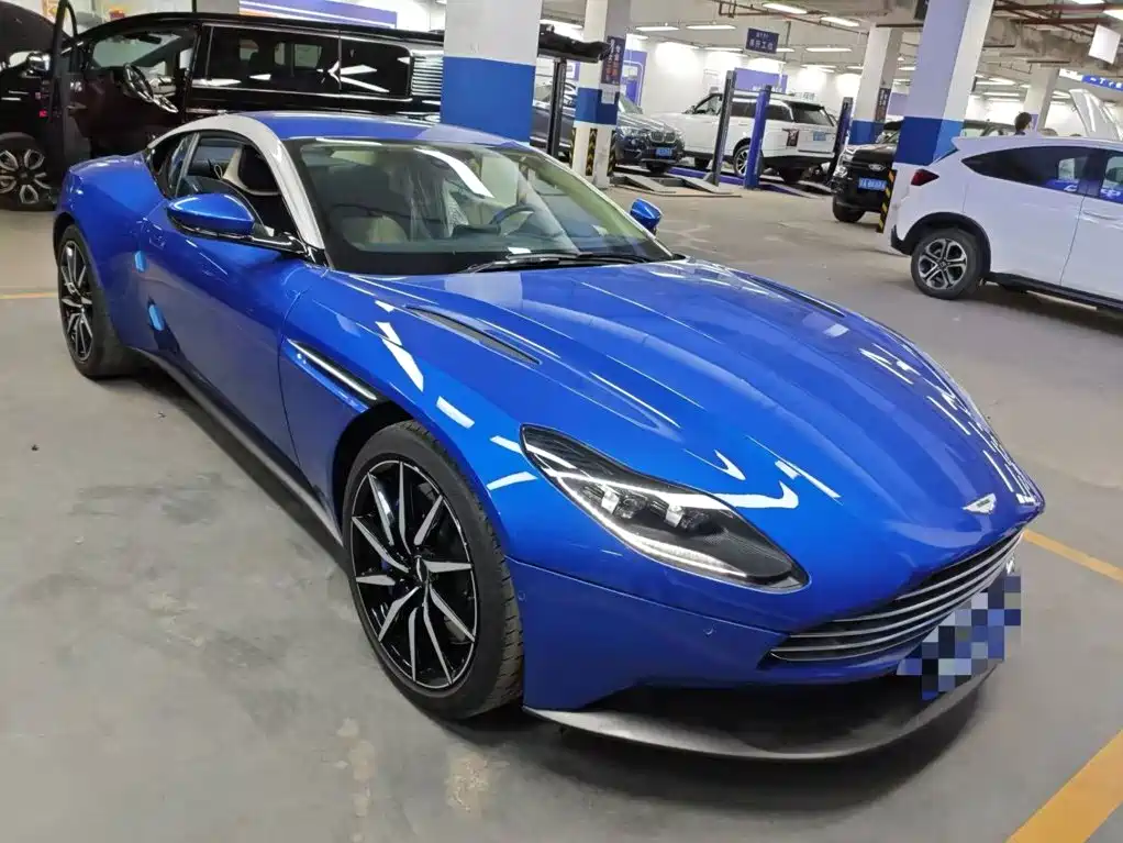 Aston Martin DB11 — миниатюра 3