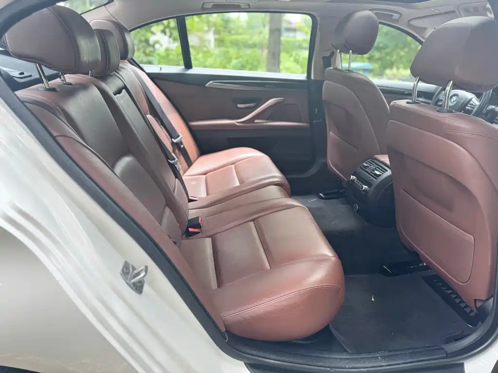 BMW 5 Series — миниатюра 14