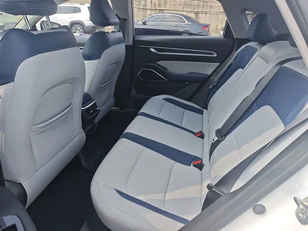 Geely Emgrand — миниатюра 5