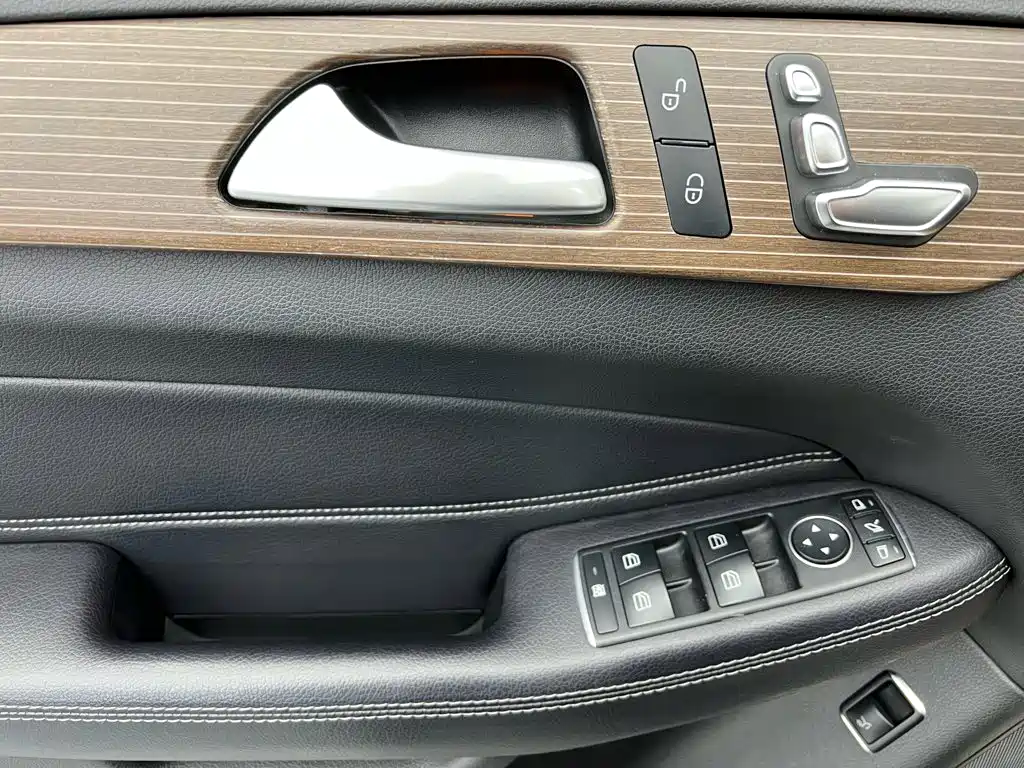 Mercedes-Benz GLE (Import) — миниатюра 18