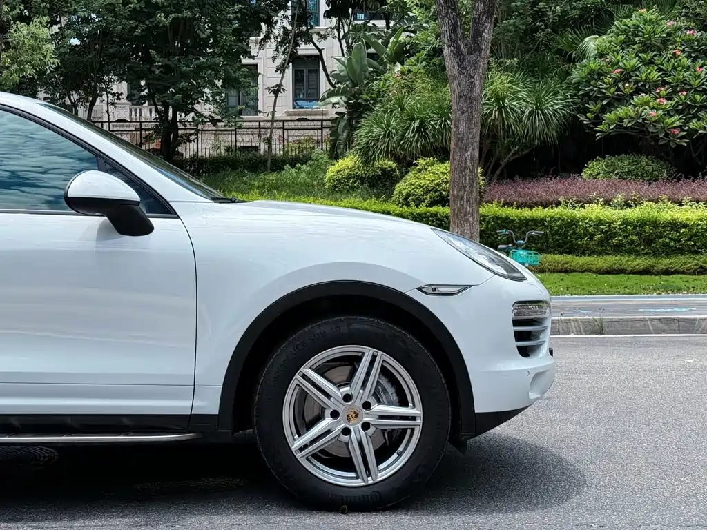 Porsche Cayenne — миниатюра 5