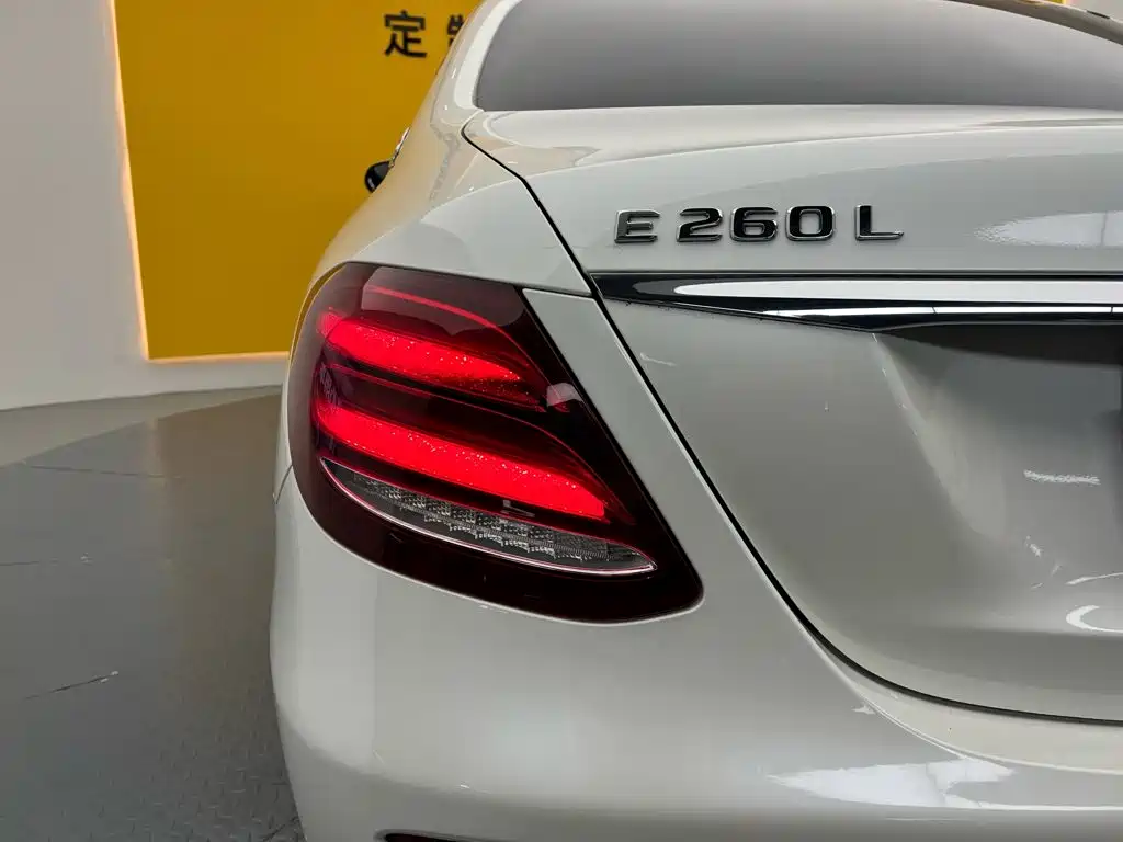 Mercedes-Benz E-Class — миниатюра 10